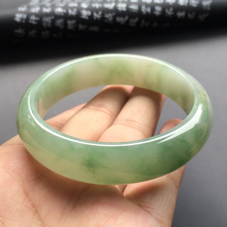 （超值推荐）糯冰种飘花手镯（59.7mm）