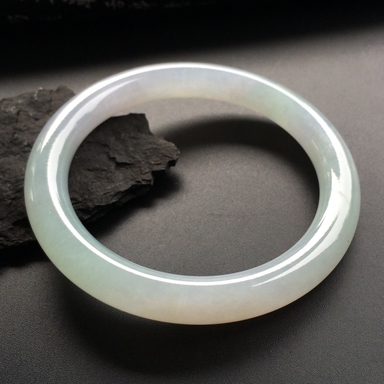 （超值推荐）糯冰种晴水淡紫罗兰圆条手镯（52.8mm）