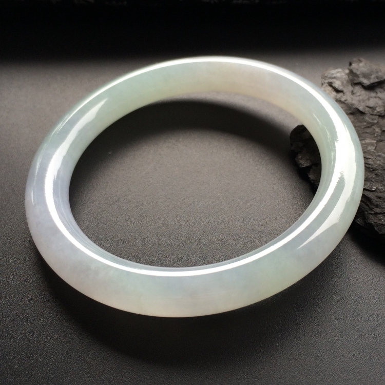 （超值推荐）糯冰种晴水淡紫罗兰圆条手镯（52.8mm）