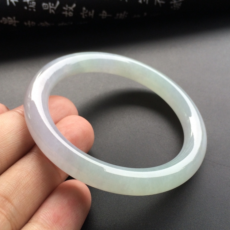 （超值推荐）糯冰种晴水淡紫罗兰圆条手镯（52.8mm）