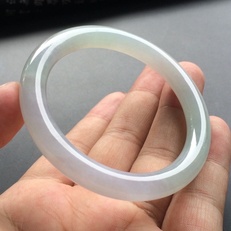 （超值推荐）糯冰种晴水淡紫罗兰圆条手镯（52.8mm）