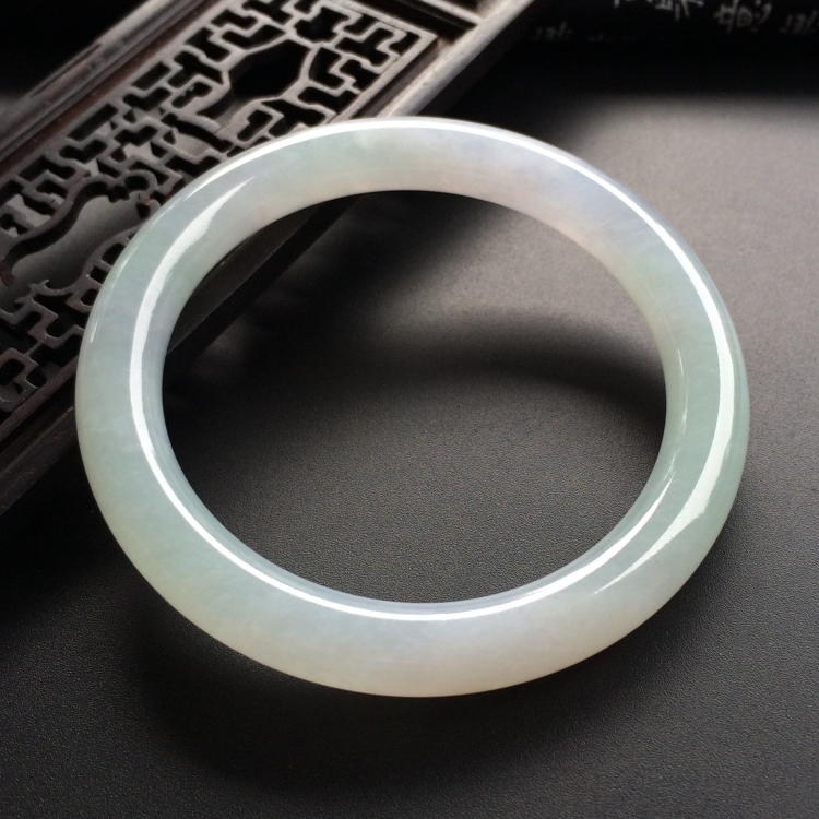 （超值推荐）糯冰种晴水淡紫罗兰圆条手镯（52.8mm）