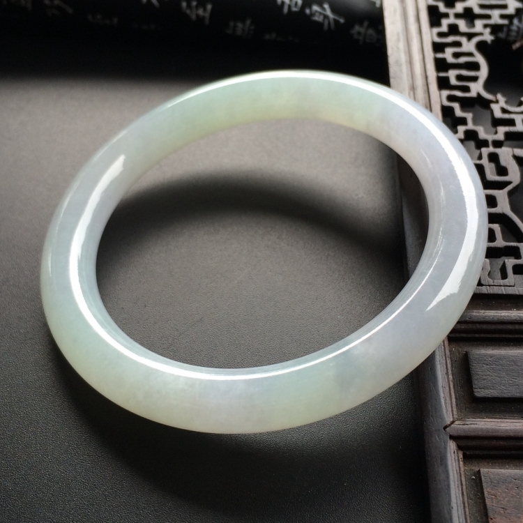 （超值推荐）糯冰种晴水淡紫罗兰圆条手镯（52.8mm）