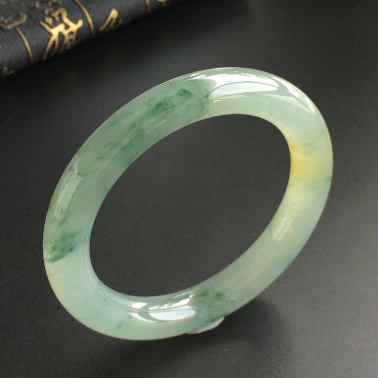 (超值推荐)冰种飘花略带黄翡圆条手镯(53.6mm)