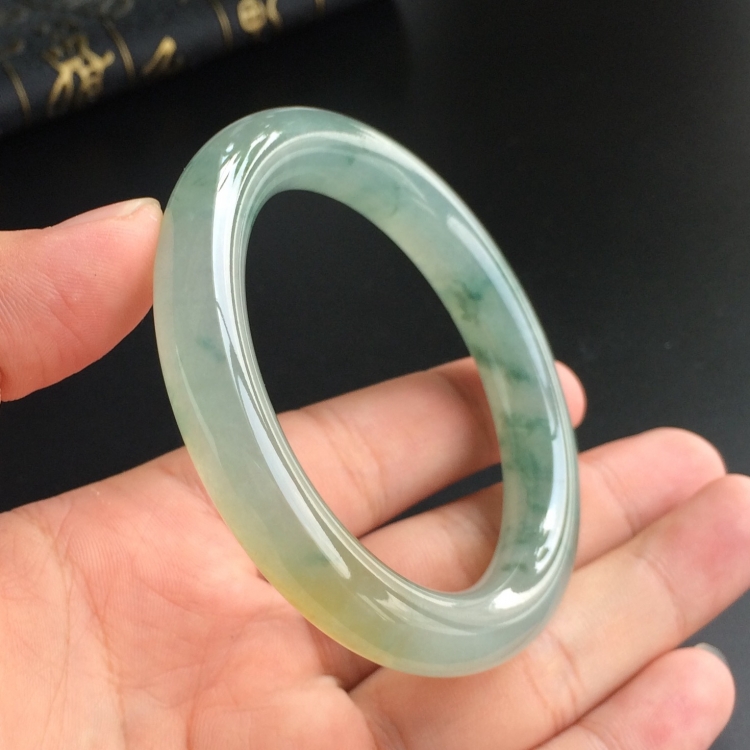 (超值推荐)冰种飘花略带黄翡圆条手镯(53.6mm)