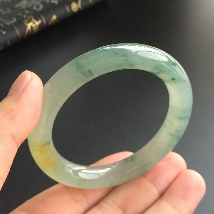 (超值推荐)冰种飘花略带黄翡圆条手镯(53.6mm)