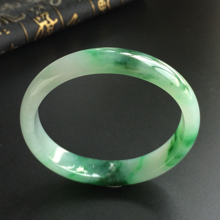 (超值推荐)糯冰种飘花贵妃镯(55.6mm-49.5mm)