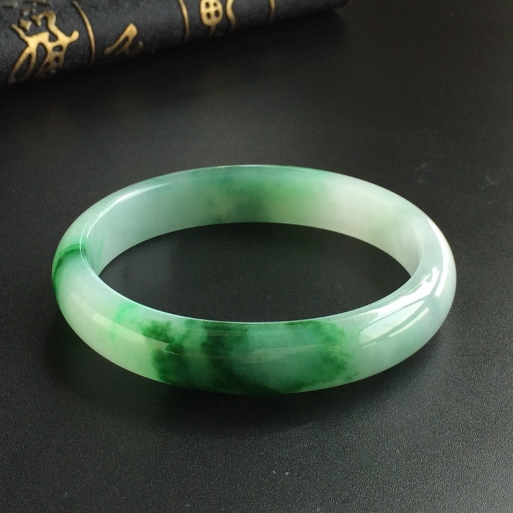 (超值推荐)糯冰种飘花贵妃镯(55.6mm-49.5mm)