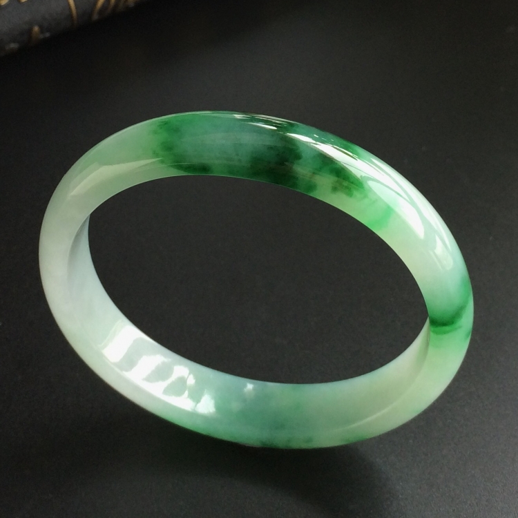(超值推荐)糯冰种飘花贵妃镯(55.6mm-49.5mm)