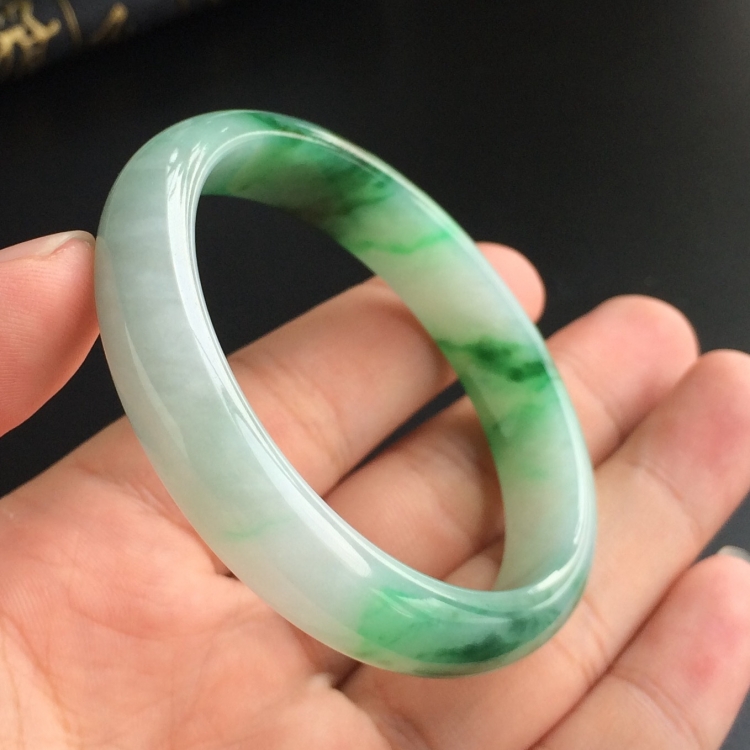 (超值推荐)糯冰种飘花贵妃镯(55.6mm-49.5mm)