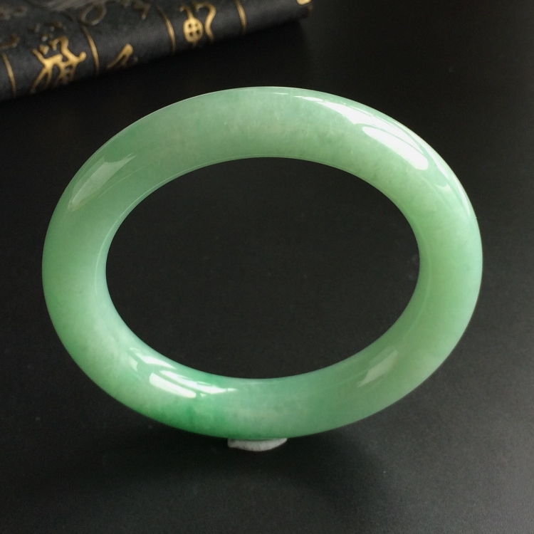 (超值推荐)糯冰种晴水圆条手镯(58.5mm)