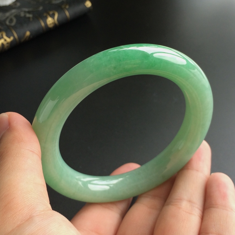 (超值推荐)糯冰种晴水圆条手镯(58.5mm)