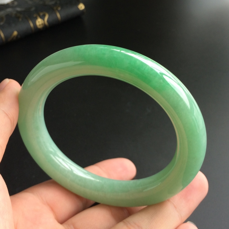 (超值推荐)糯冰种晴水圆条手镯(58.5mm)