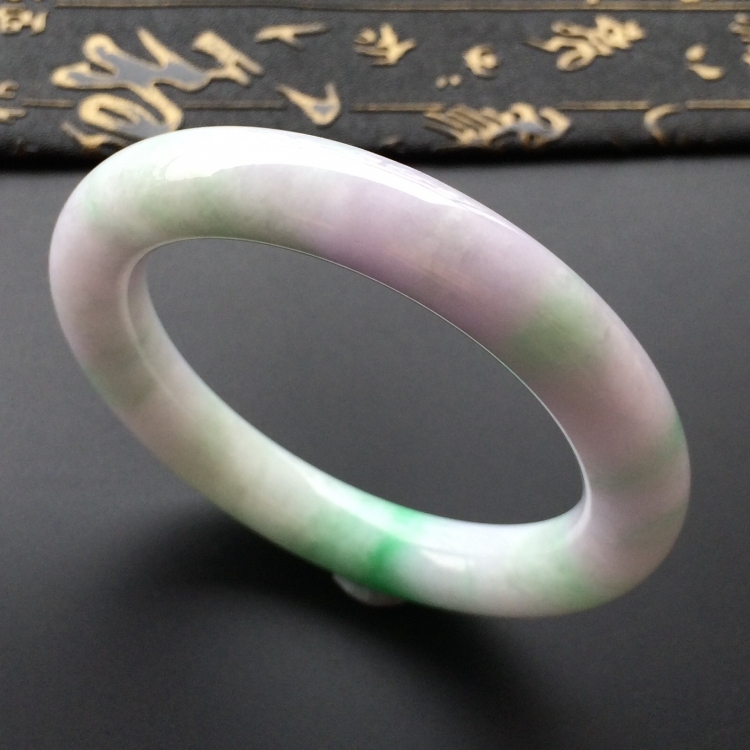 (超值推荐)糯冰种春带彩圆条手镯(55.6mm)