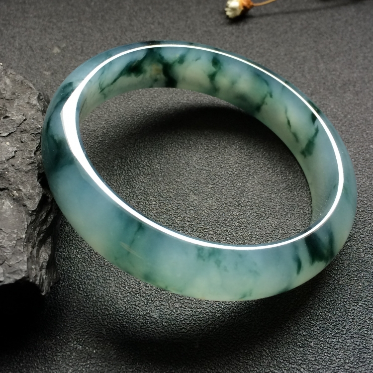 （超值推荐）冰种飘花手镯（58mm）