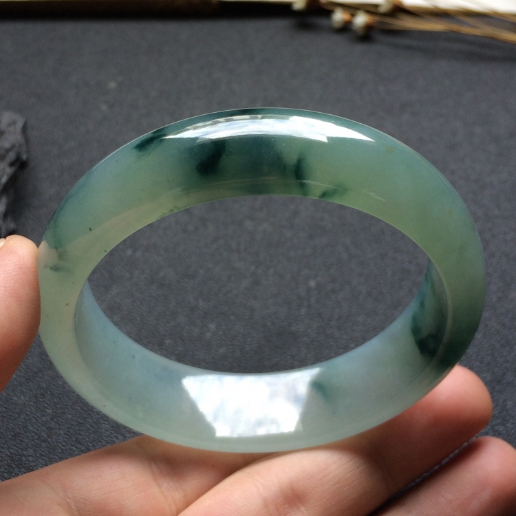 （超值推荐）糯冰种飘花手镯（57mm）