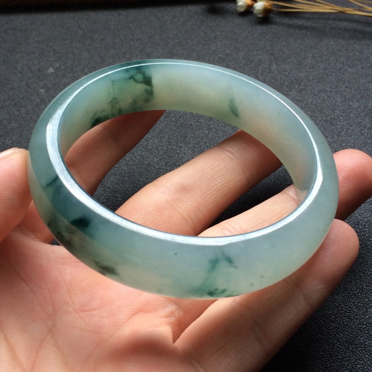 （超值推荐）糯冰种飘花手镯（57mm）