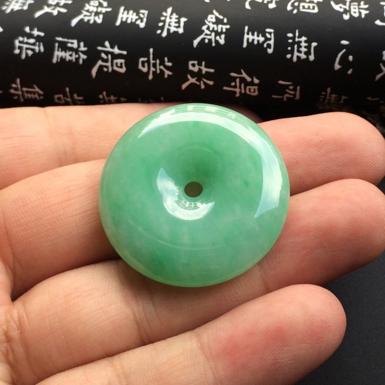 （超值推荐）糯冰种绿晴水略飘翠平安扣挂件
