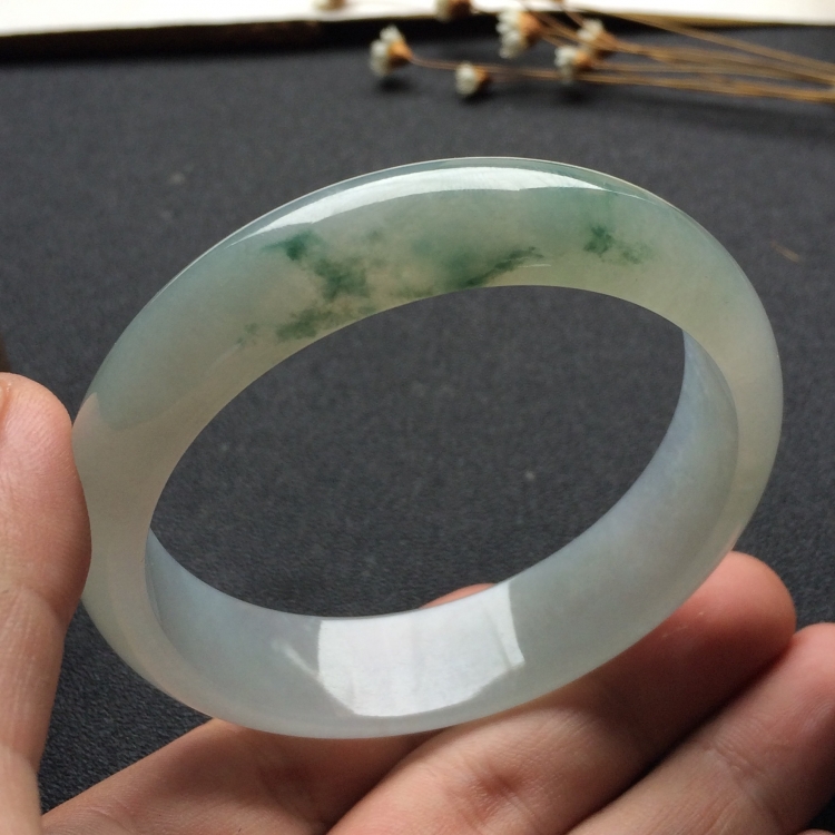 （超值推荐）糯冰种飘花手镯（58.3mm）