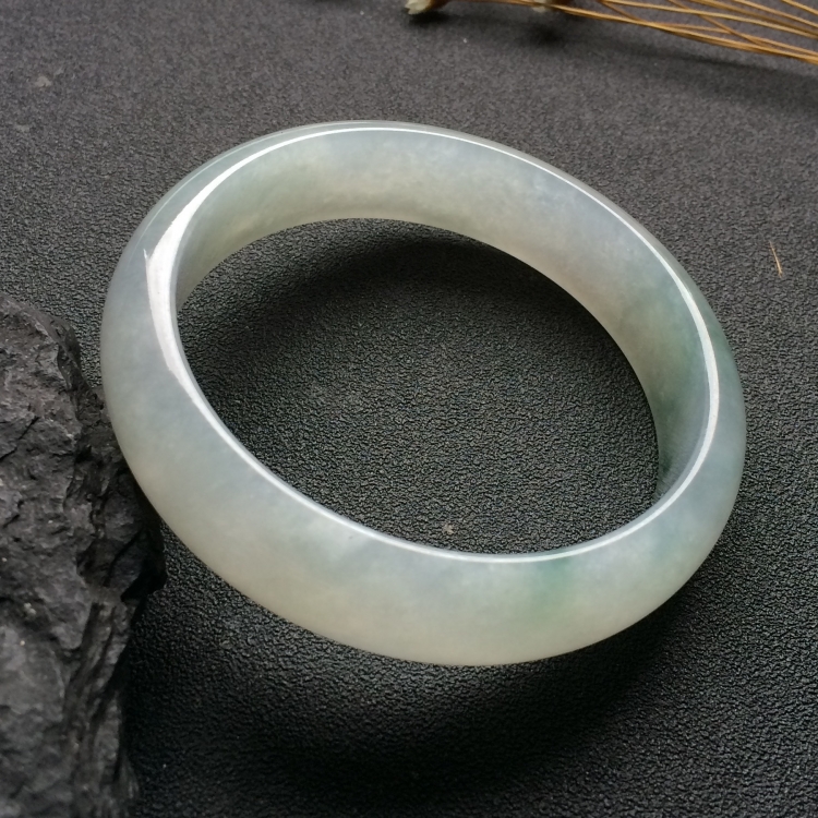 （超值推荐）糯冰种飘花手镯（58.3mm）