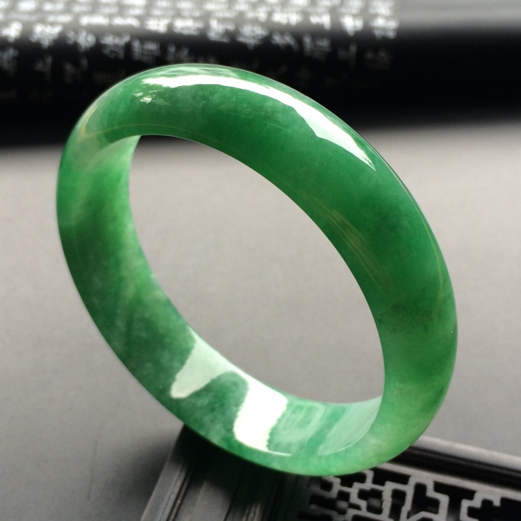 （超值推荐）糯冰种翠色手镯（58mm）