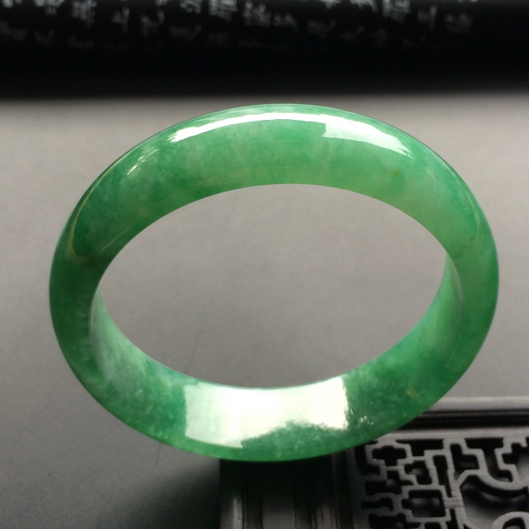 （超值推荐）糯冰种翠色手镯（58mm）