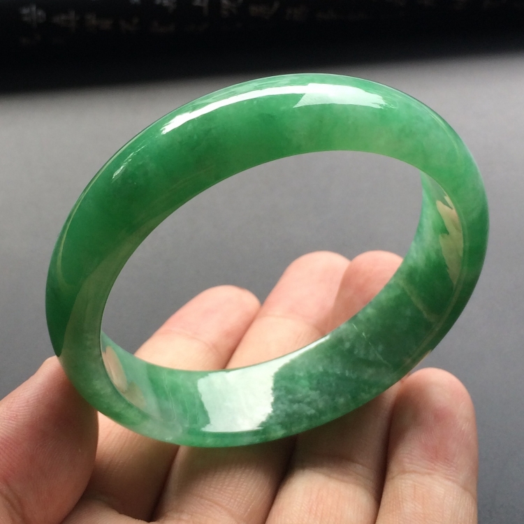 （超值推荐）糯冰种翠色手镯（58mm）