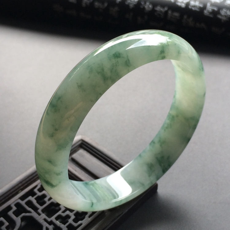 （超值推荐）糯冰种飘花手镯（55.1mm）