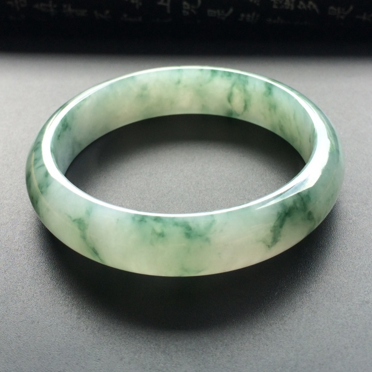 （超值推荐）糯冰种飘花手镯（55.1mm）