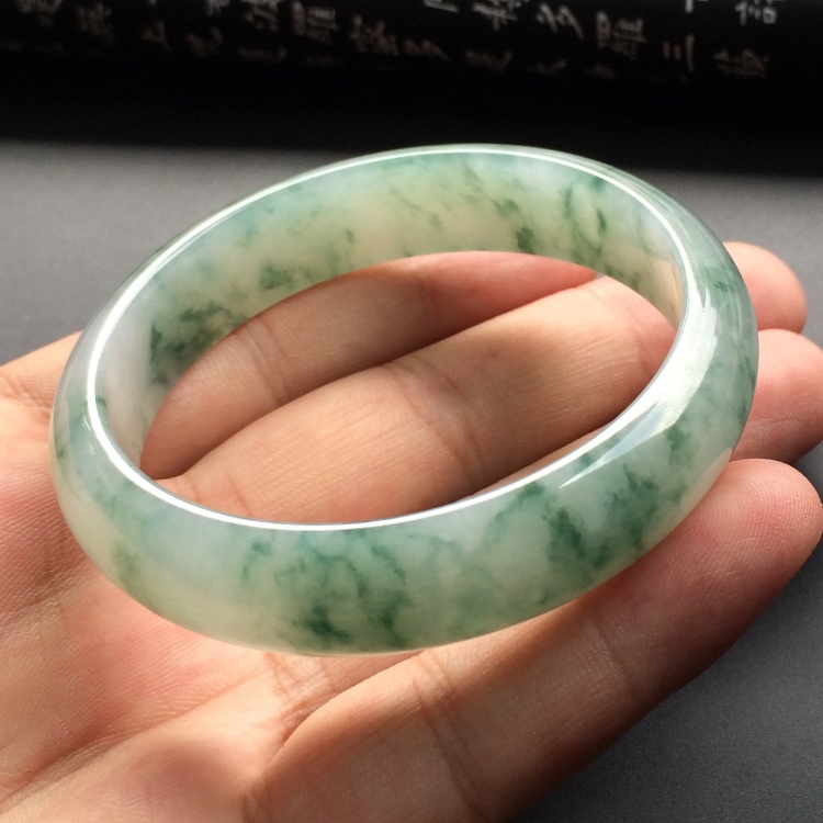 （超值推荐）糯冰种飘花手镯（55.1mm）