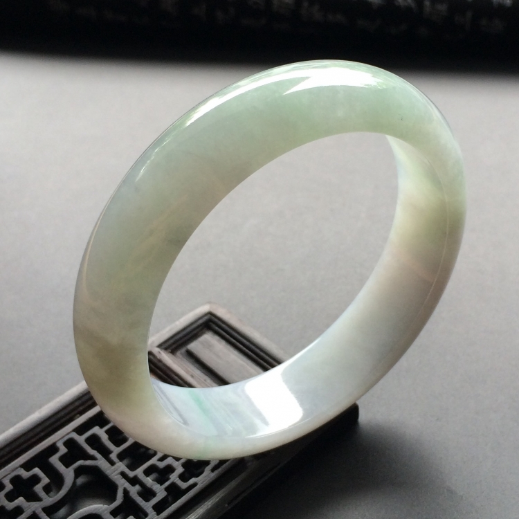 （超值推荐）糯冰种略飘花手镯（57.8mm）