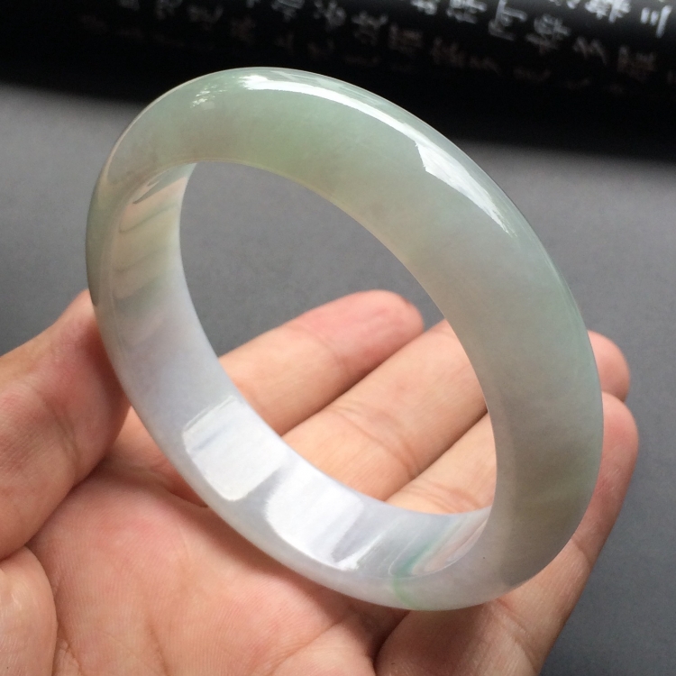 （超值推荐）糯冰种略飘花手镯（57.8mm）