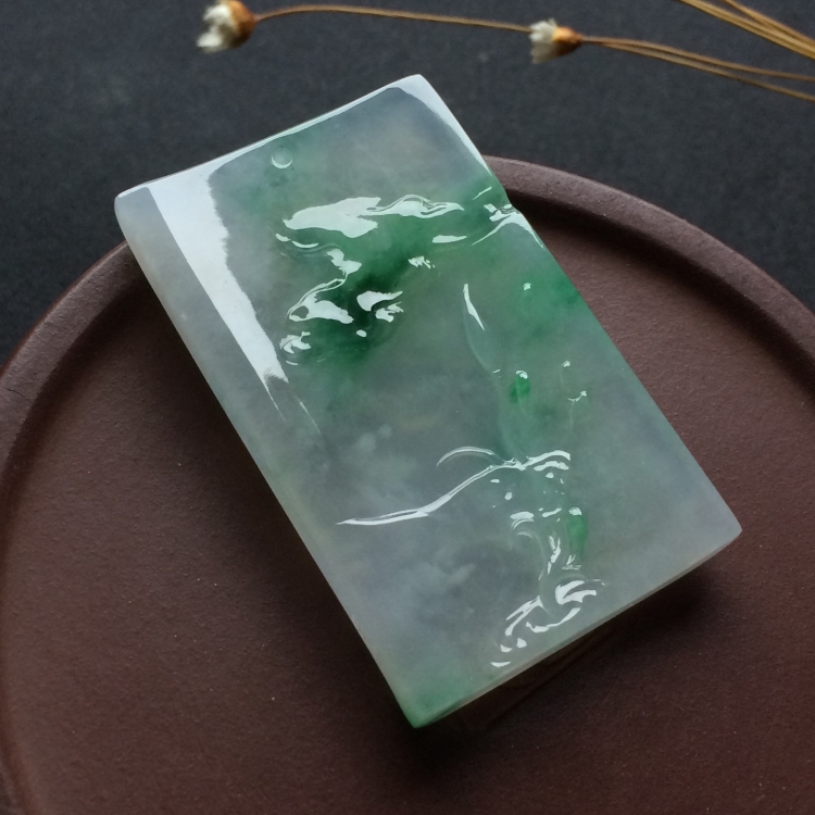 （超值推荐）（玉雕名家高松峰作品）冰种飘绿花一品清廉挂件