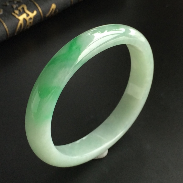 (超值推荐)糯冰种飘翠贵妃镯(56mm-47.8mm)