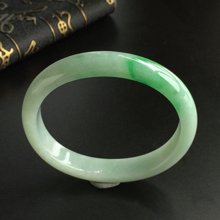 (超值推荐)糯冰种飘翠贵妃镯(56mm-47.8mm)