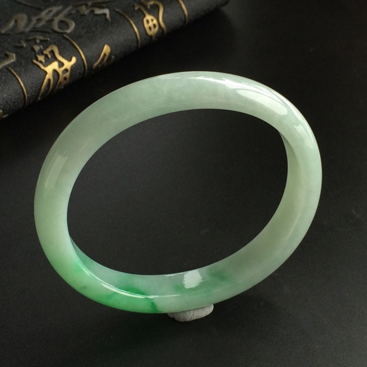 (超值推荐)糯冰种飘翠贵妃镯(56mm-47.8mm)