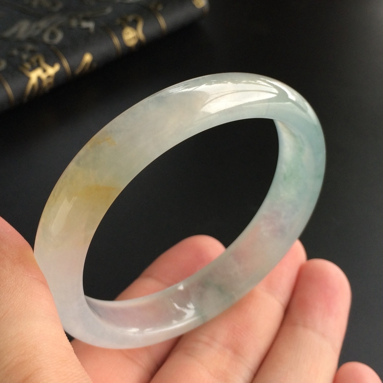 (超值推荐)冰种飘花略带黄翡贵妃镯(55mm-48.5mm)