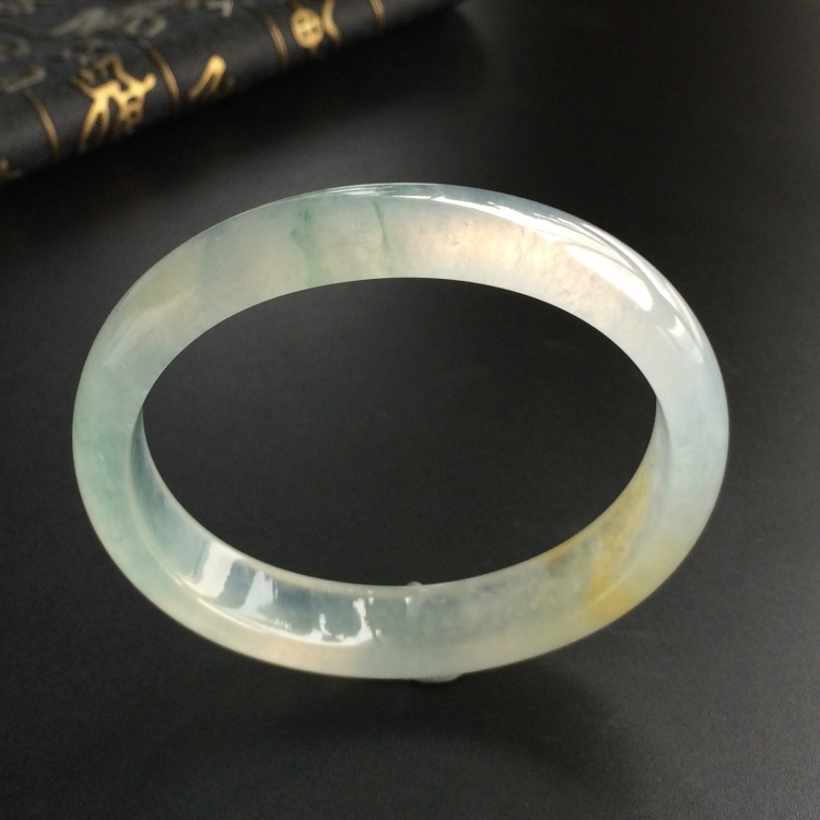 (超值推荐)冰种飘花略带黄翡贵妃镯(55mm-48.5mm)