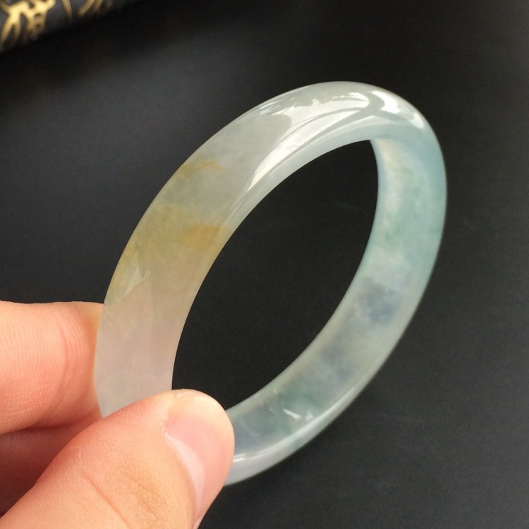 (超值推荐)冰种飘花略带黄翡贵妃镯(55mm-48.5mm)