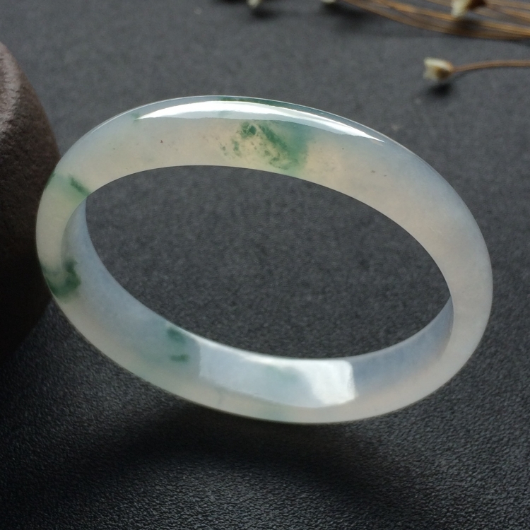 （超值推荐）冰种飘花贵妃镯（53mm-44.8mm）