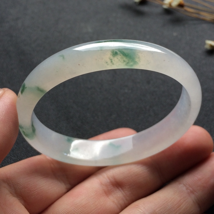 （超值推荐）冰种飘花贵妃镯（53mm-44.8mm）