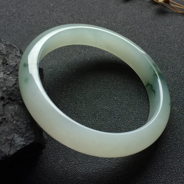 （超值推荐）糯冰种飘花手镯（58.2mm）