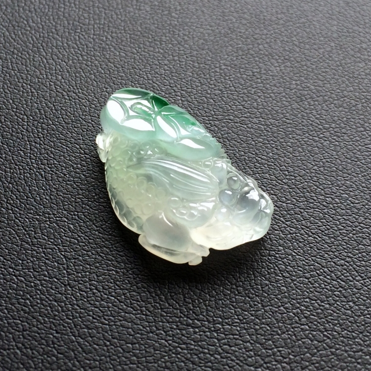 (超值推荐)冰种飘翠金蟾戒面/胸坠面