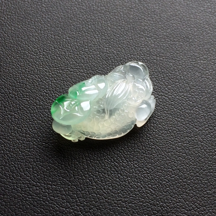 (超值推荐)冰种飘翠金蟾戒面/胸坠面