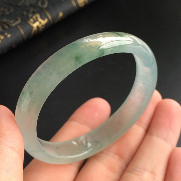 (超值推荐)冰种飘花贵妃镯(54.1mm-45mm)