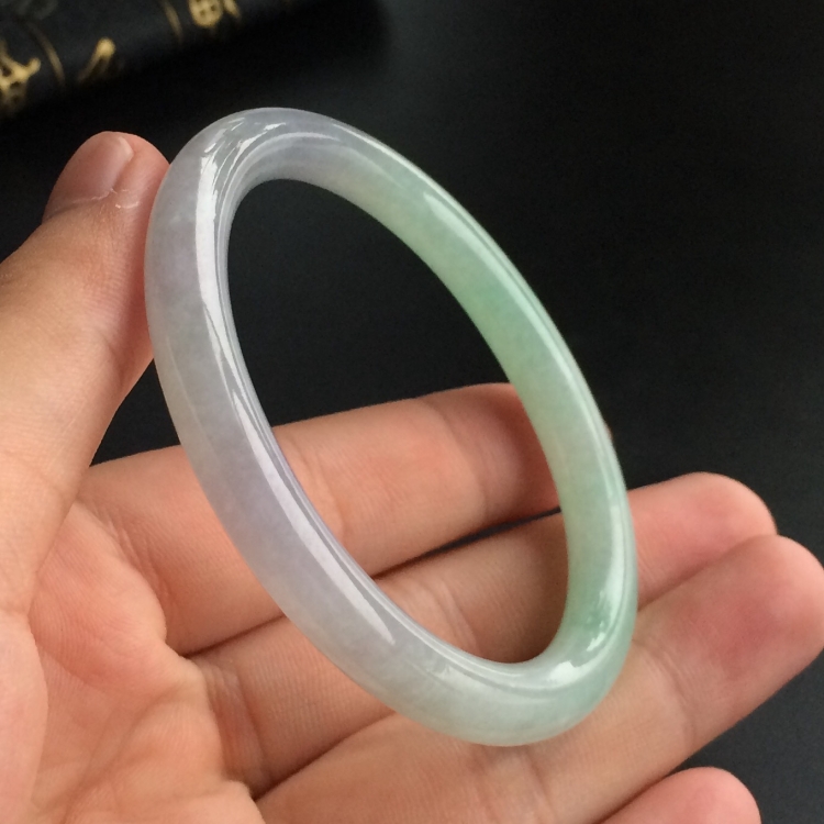 (超值推荐)糯冰种晴水贵妃镯(54.2mm-47.5mm)