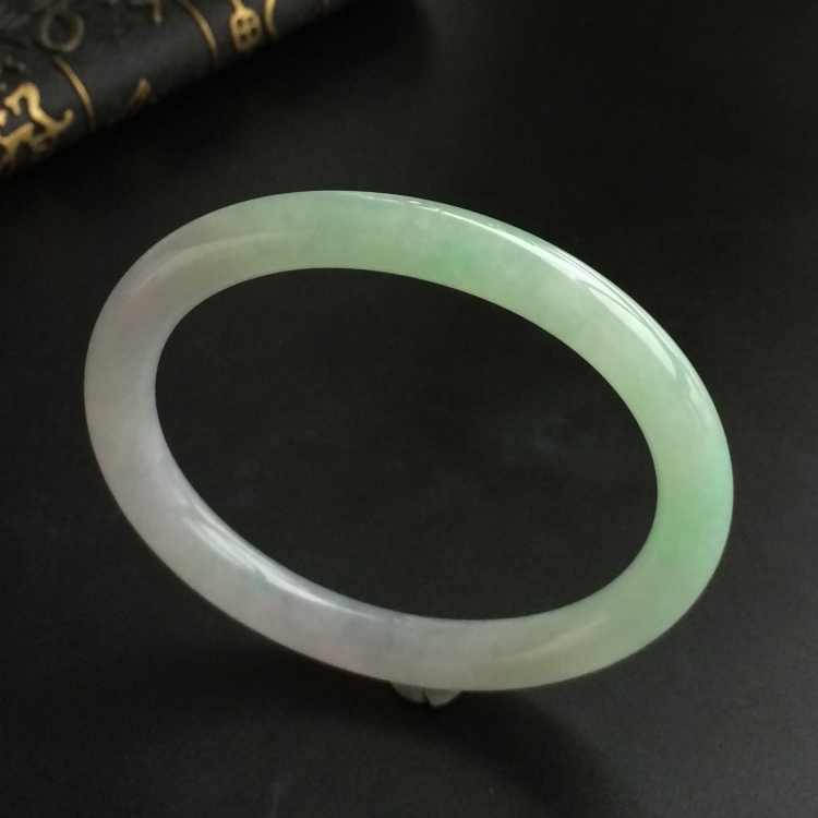 (超值推荐)糯冰种晴水贵妃镯(54.2mm-47.5mm)