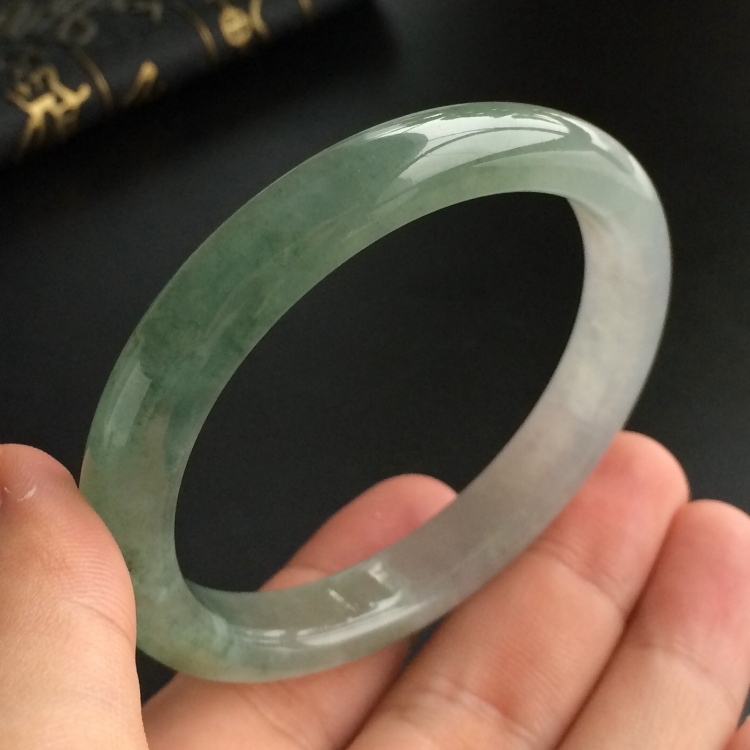 (超值推荐)冰种飘花贵妃镯(55.6mm-49mm)