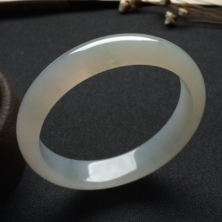 （超值推荐）糯冰种略飘花手镯（57.4mm）