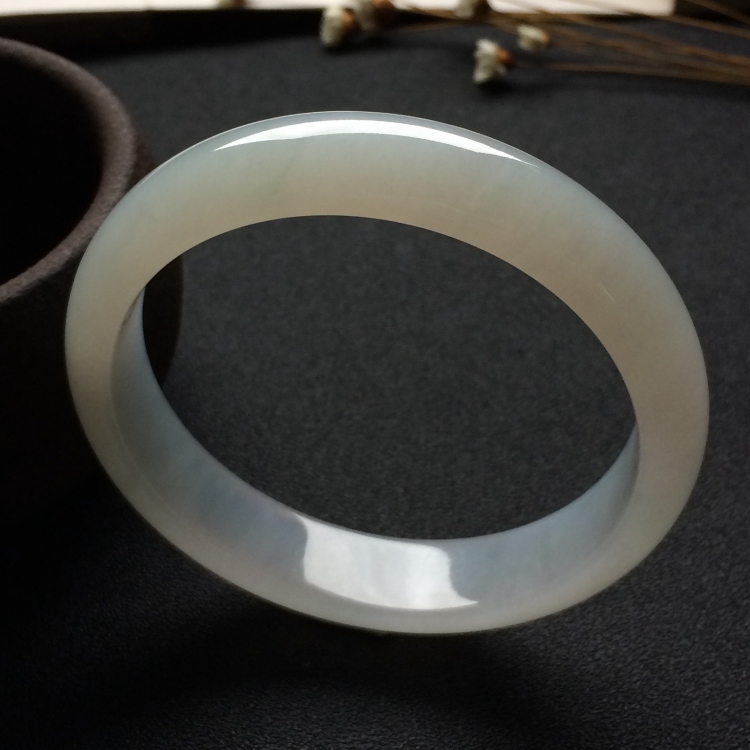 （超值推荐）糯冰种略飘花手镯（57.4mm）